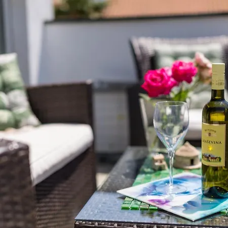 Molnar Mimoza&apartment Nea *