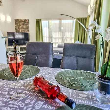 Semesteranläggning (resort) Molnar Ljiljana Brzac